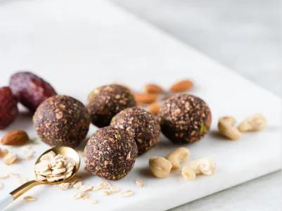 Date_Cashew_Oat_Balls_400x300